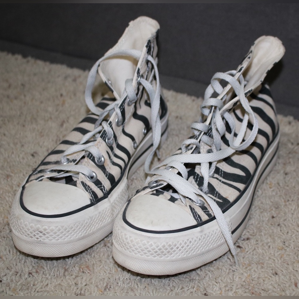 Converse Chuck Taylor All Star Women’s Zebra High Top Platform Sneaker size 8